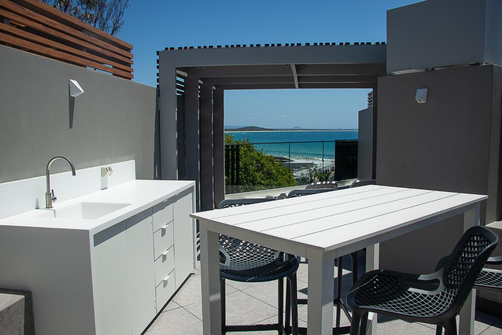Netanya Noosa Beachfront Resort Exterior foto